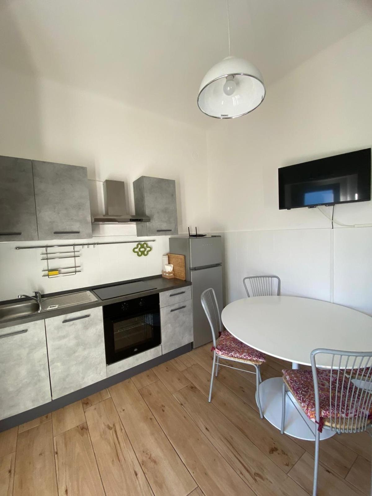 Domus Vicina Al Centro Storico Apartment Pavia Exterior photo